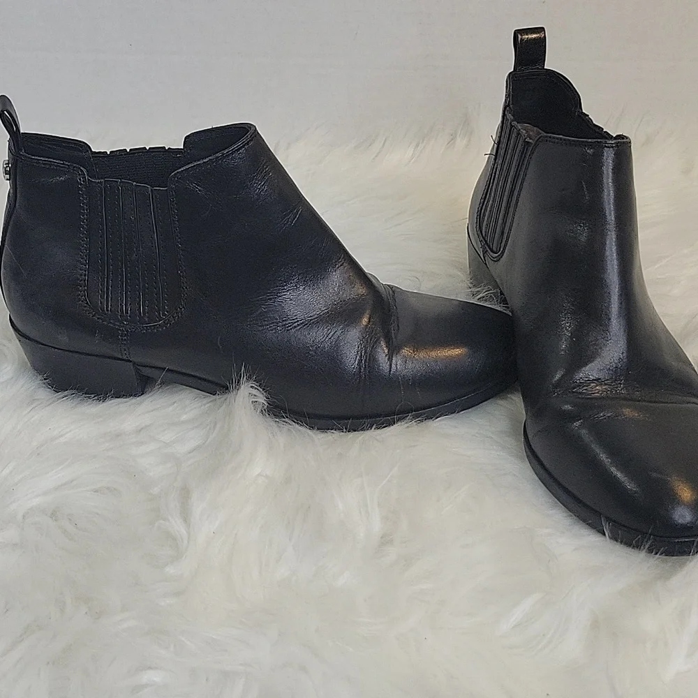 Michael Kors Sleek Black Ankle Booties Size‎ 6.5